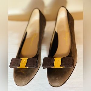 Salvatore Ferragamo brown classic Viva pump